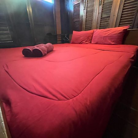 Baan Are Gong Riverside Homestay Ayutthaya Bagian luar foto