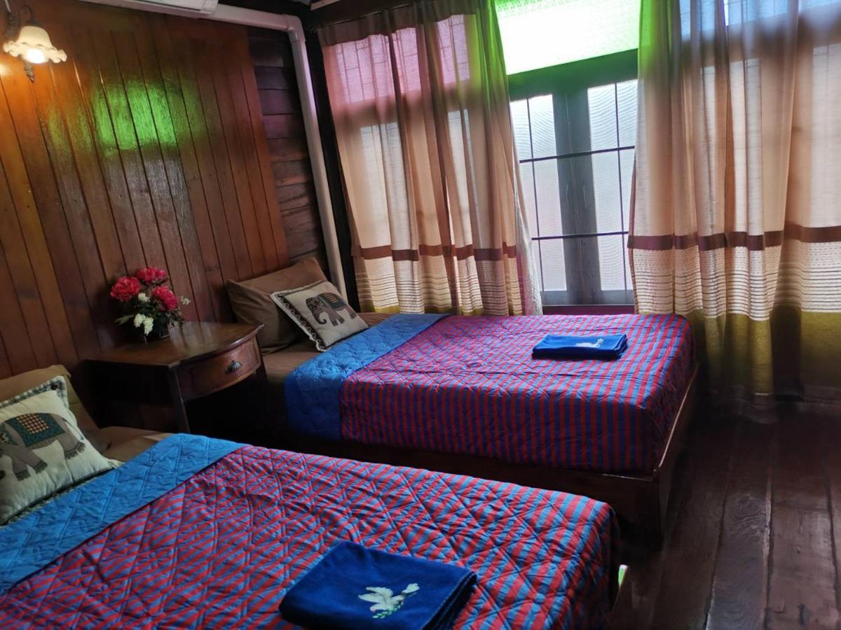 Baan Are Gong Riverside Homestay Ayutthaya Bagian luar foto
