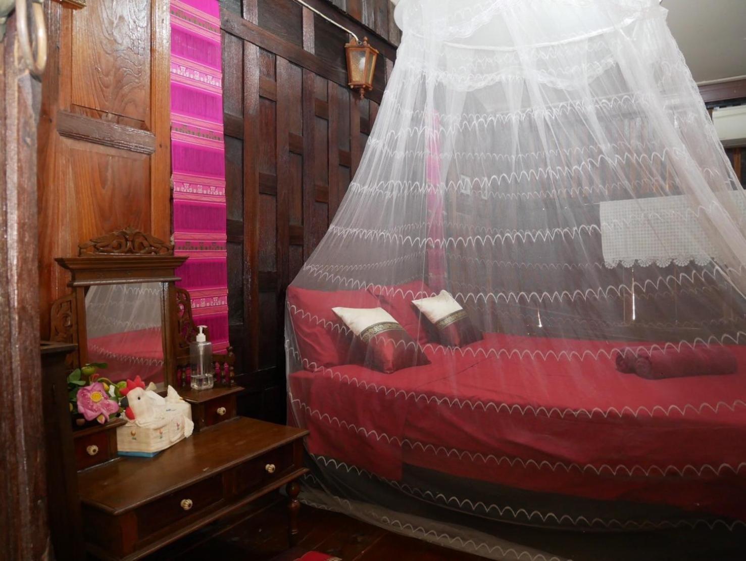 Baan Are Gong Riverside Homestay Ayutthaya Bagian luar foto