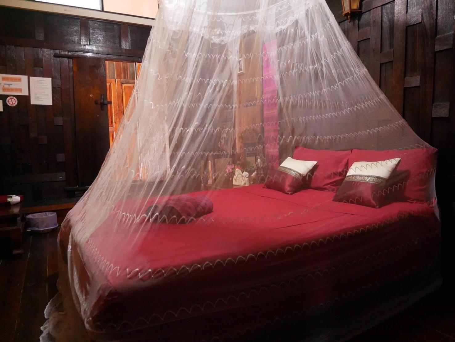 Baan Are Gong Riverside Homestay Ayutthaya Bagian luar foto