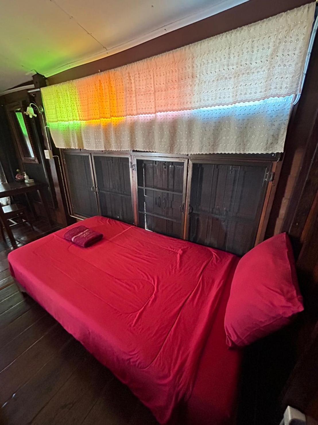 Baan Are Gong Riverside Homestay Ayutthaya Bagian luar foto