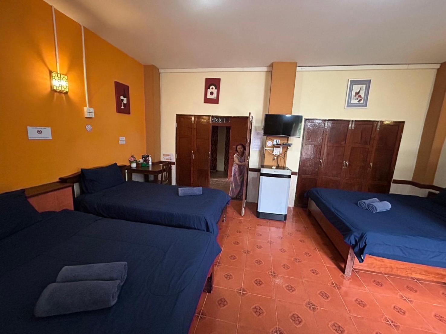 Baan Are Gong Riverside Homestay Ayutthaya Bagian luar foto