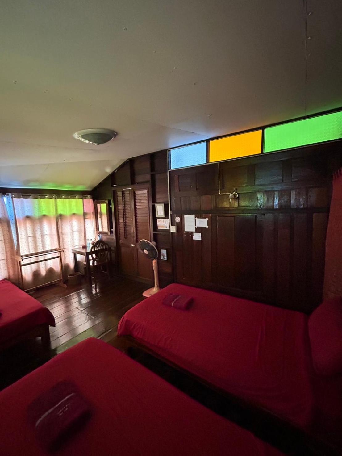 Baan Are Gong Riverside Homestay Ayutthaya Bagian luar foto