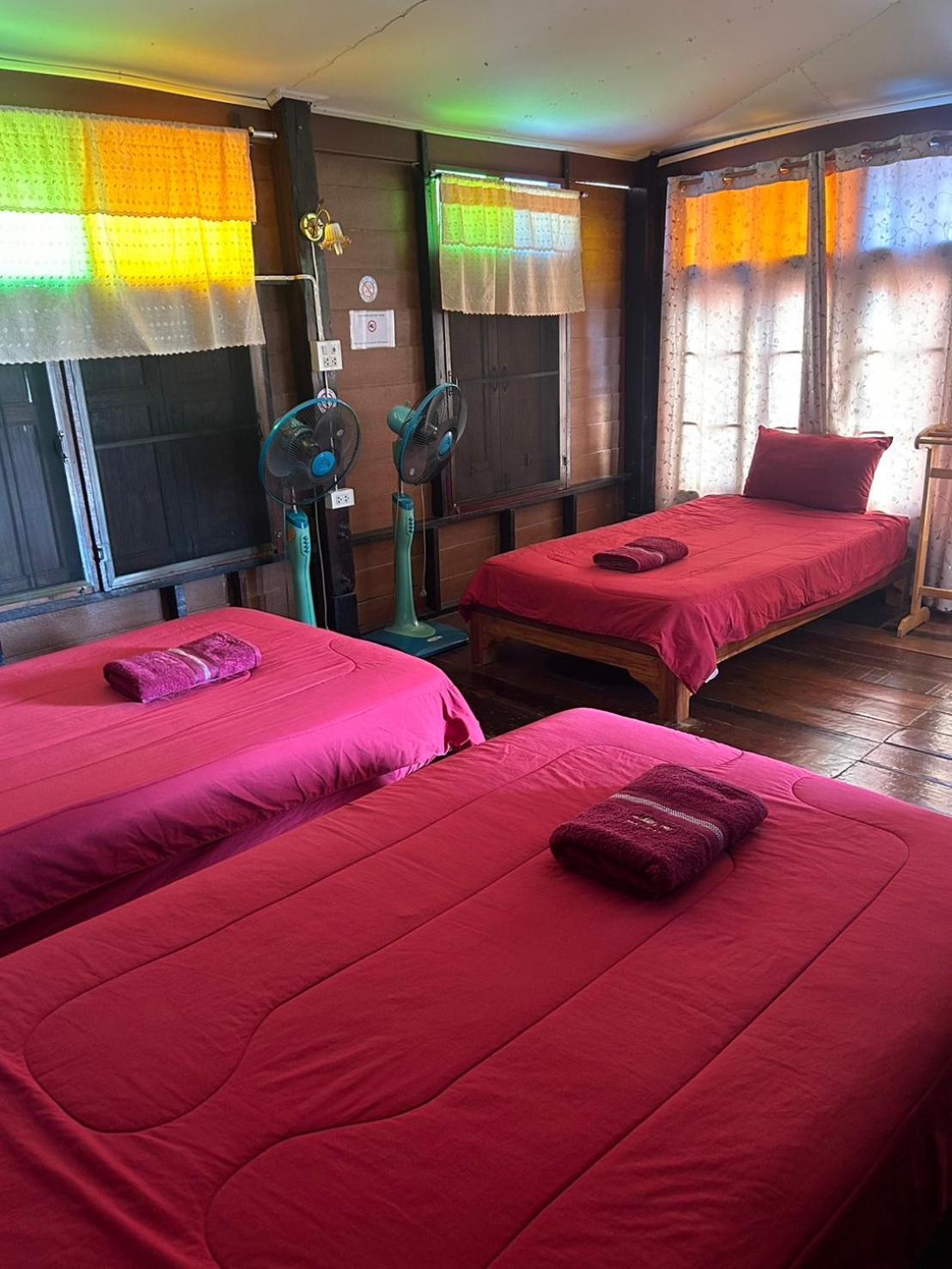 Baan Are Gong Riverside Homestay Ayutthaya Bagian luar foto
