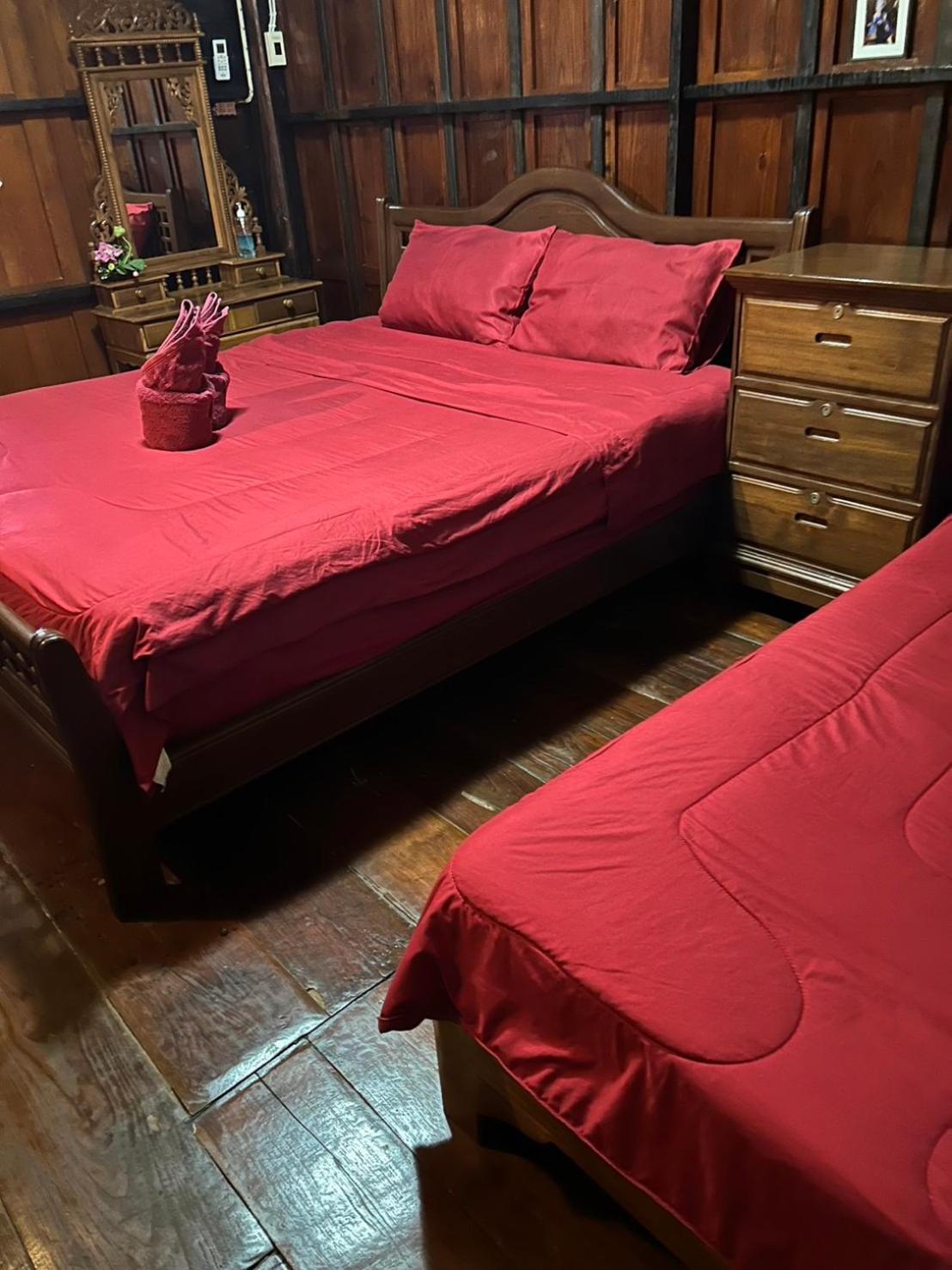 Baan Are Gong Riverside Homestay Ayutthaya Bagian luar foto
