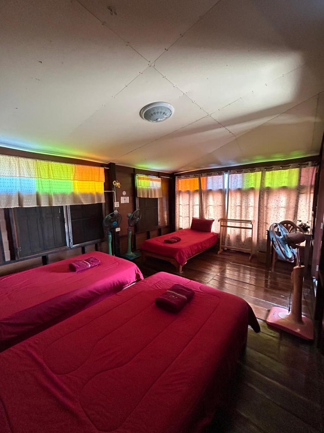Baan Are Gong Riverside Homestay Ayutthaya Bagian luar foto