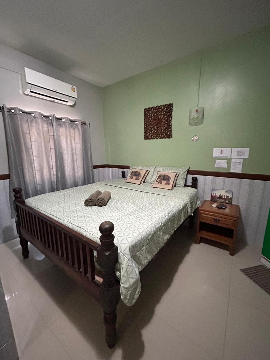 Baan Are Gong Riverside Homestay Ayutthaya Bagian luar foto