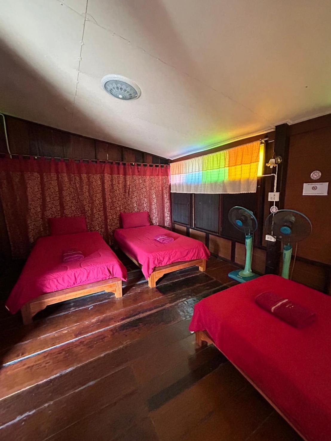 Baan Are Gong Riverside Homestay Ayutthaya Bagian luar foto