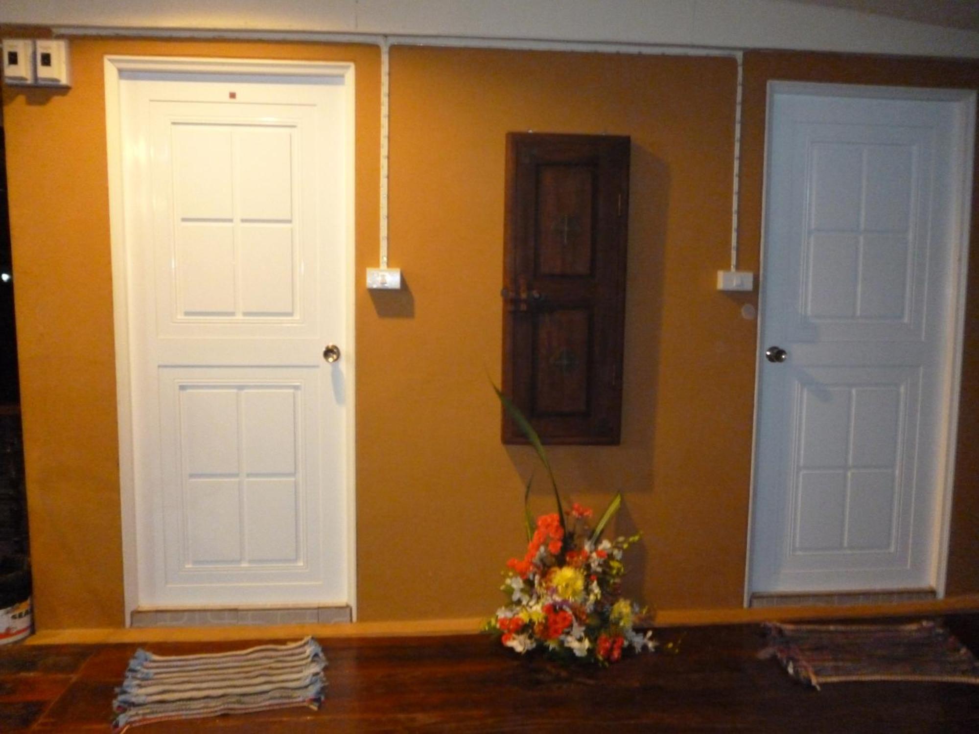 Baan Are Gong Riverside Homestay Ayutthaya Bagian luar foto