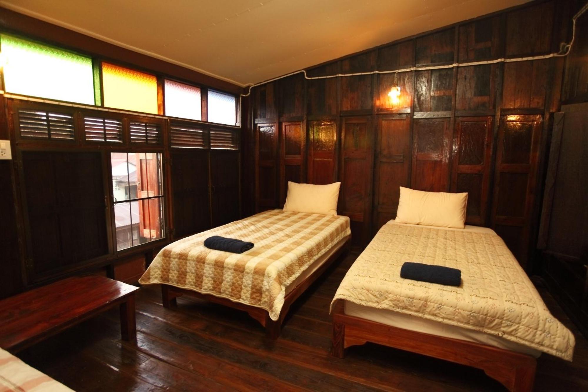 Baan Are Gong Riverside Homestay Ayutthaya Bagian luar foto