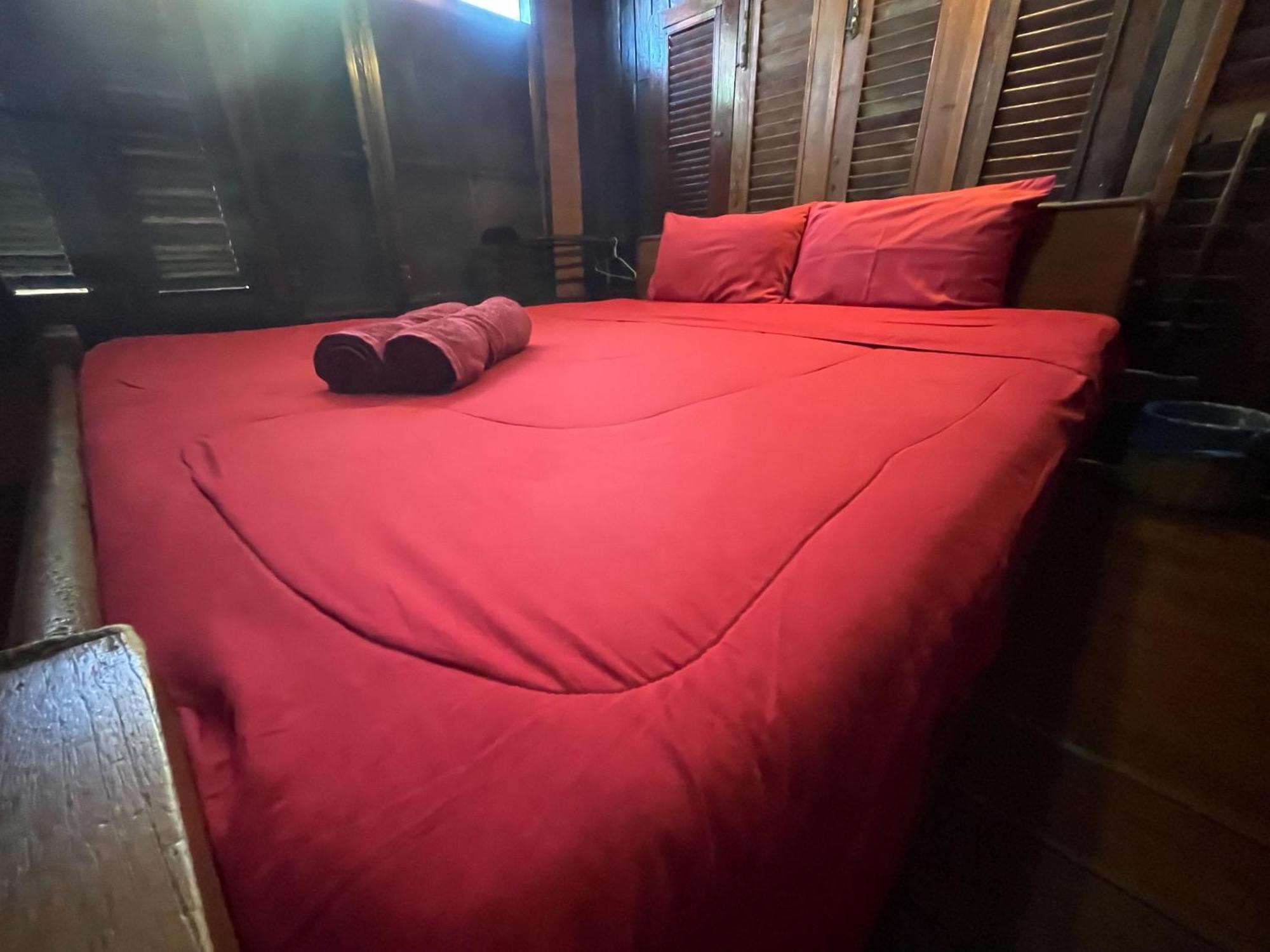 Baan Are Gong Riverside Homestay Ayutthaya Bagian luar foto