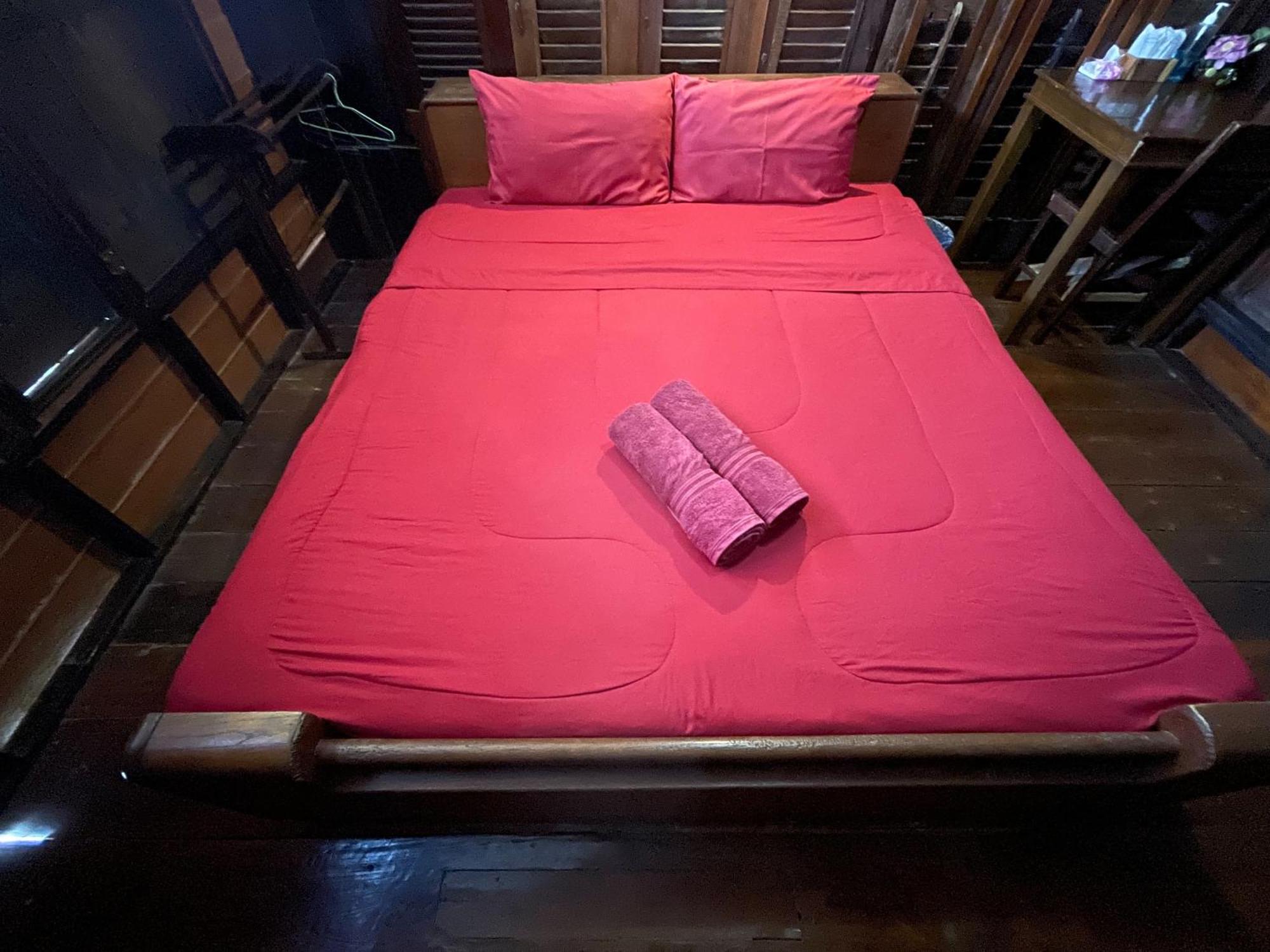 Baan Are Gong Riverside Homestay Ayutthaya Bagian luar foto