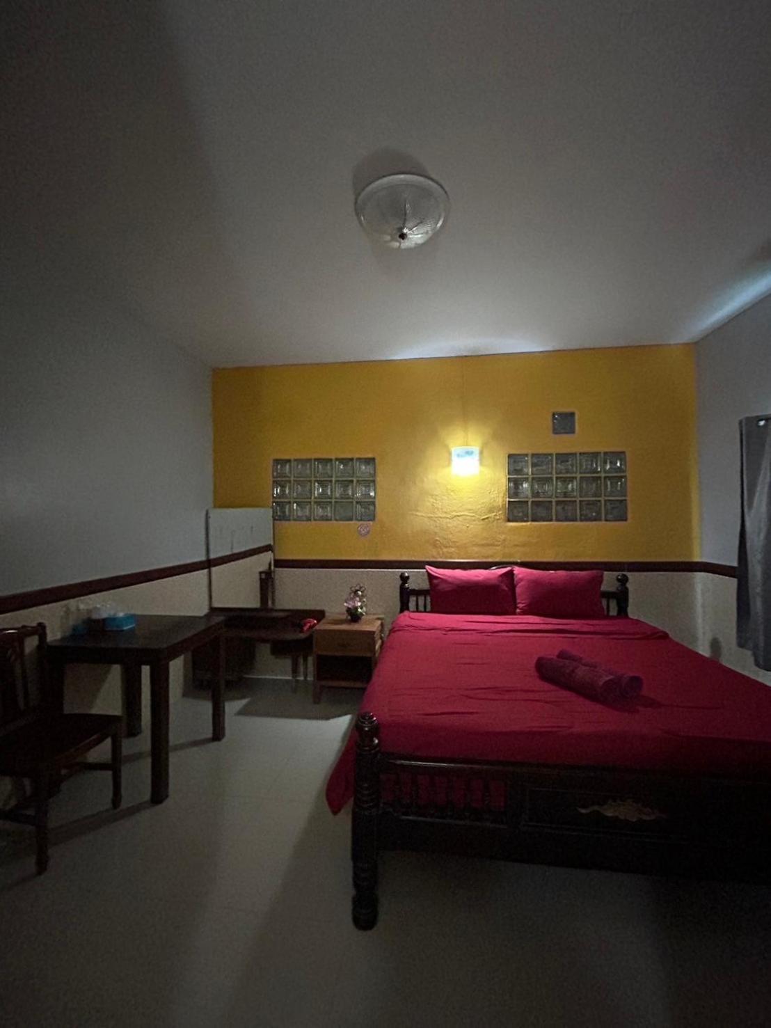 Baan Are Gong Riverside Homestay Ayutthaya Bagian luar foto