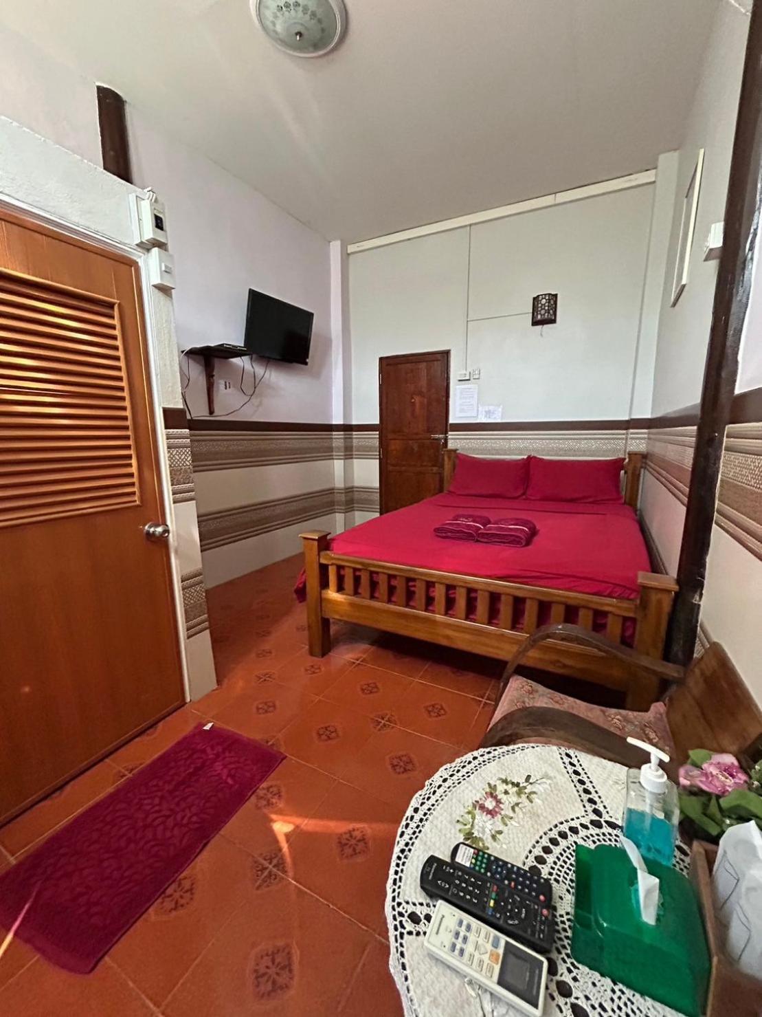 Baan Are Gong Riverside Homestay Ayutthaya Bagian luar foto