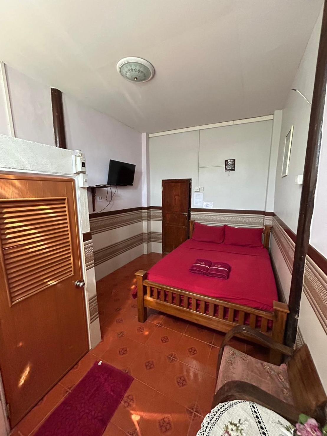 Baan Are Gong Riverside Homestay Ayutthaya Bagian luar foto
