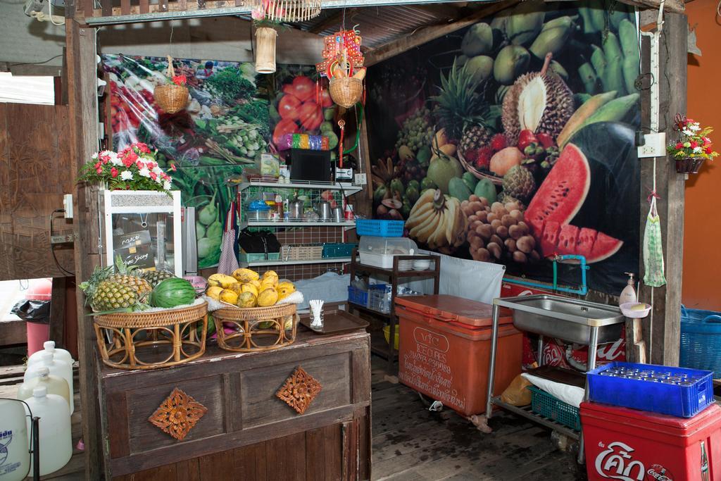 Baan Are Gong Riverside Homestay Ayutthaya Bagian luar foto